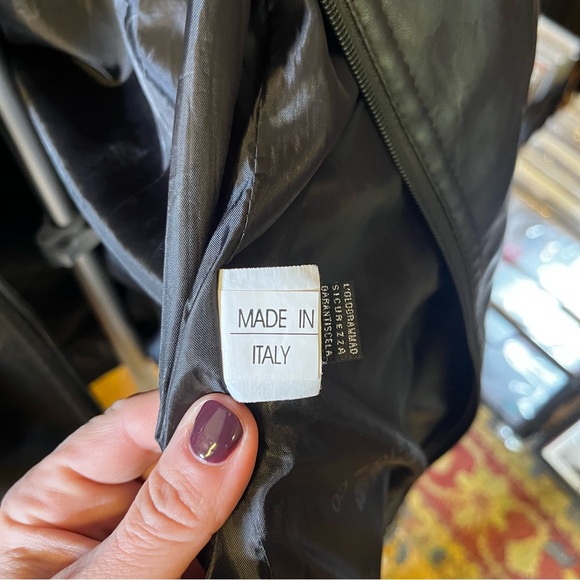 Emporio & Co. Vintage Men's Black Leather Jacket, Size Medium. - Picture 13 of 14